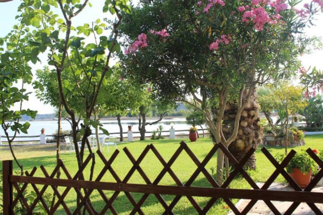 Lila Apartments Vourvourou Buitenkant foto