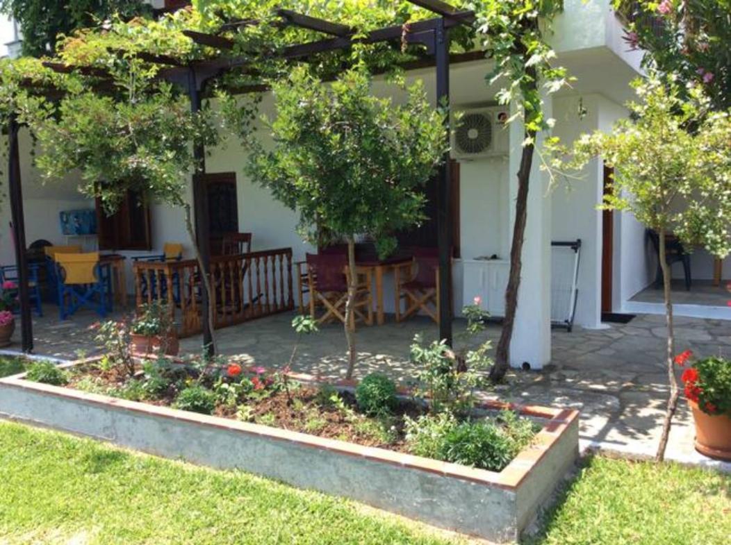 Lila Apartments Vourvourou Buitenkant foto