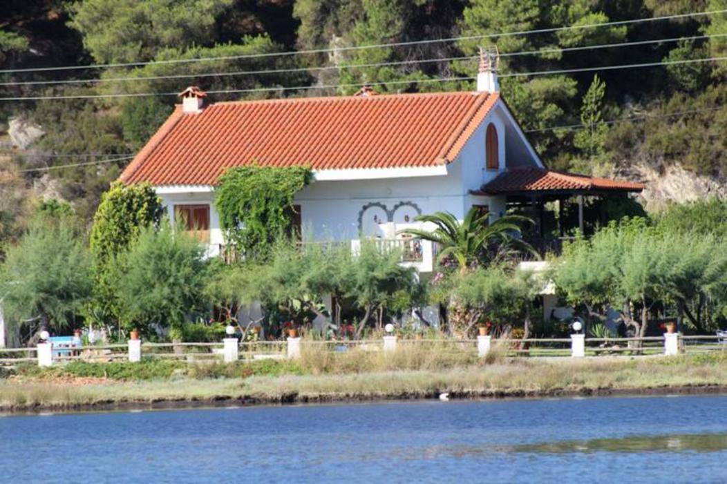 Lila Apartments Vourvourou Buitenkant foto